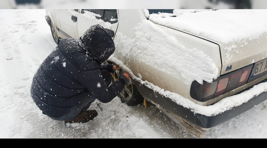 Srcler arabalarn zerine karak yola devam edebildiler