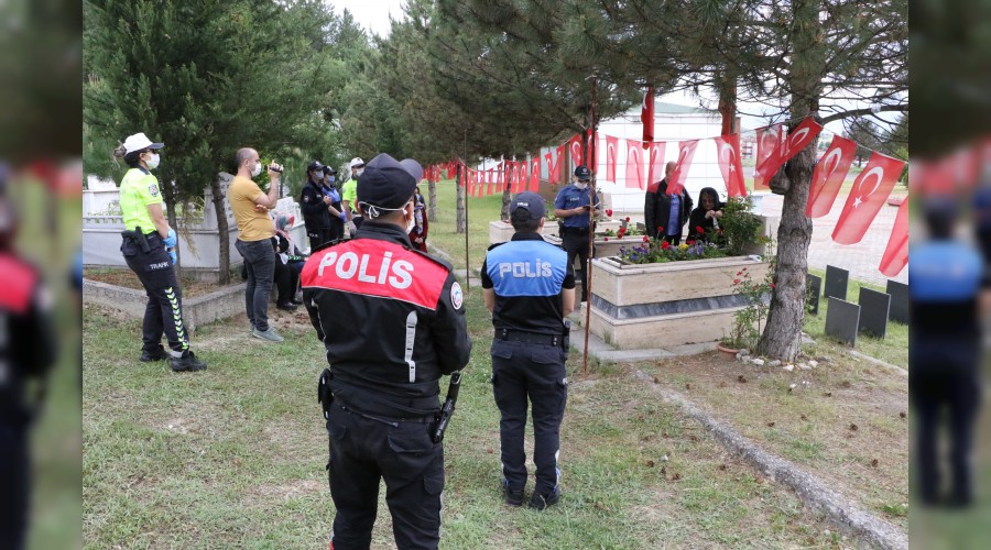 Polis memuru ehit polis iin Kur'an- Kerim okudu