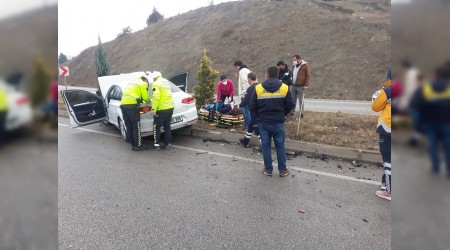 2 ayr trafik kazas: 1i ocuk 4 yaral