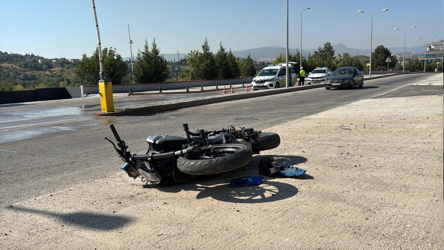 Otomobille arpan motosikletteki 2 kii ar yaraland