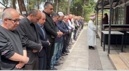Sald�r�da �len ��retmen ve ��renciler i�in g�yabi cenaze namaz� k�l�nd�