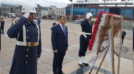 Trk ar sanayisinin ilk fabrikas KARDEMRin temelinin atlmasnn ve Karabkn kuruluunun 83. yl