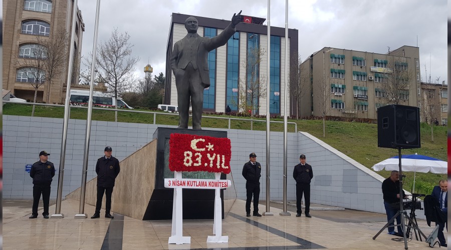 Trk ar sanayisinin ilk fabrikas KARDEMRin temelinin atlmasnn ve Karabkn kuruluunun 83. yl