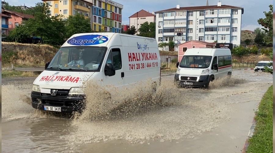 10 dakikalk yamur yollar gle evirdi