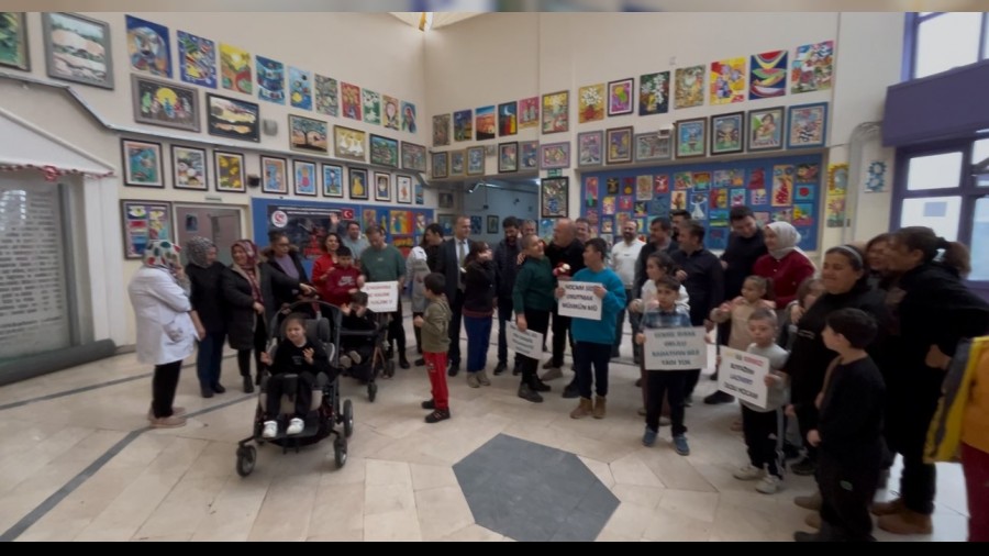 41 y�ll�k ��retmene alk��l� ve �i�ekli veda