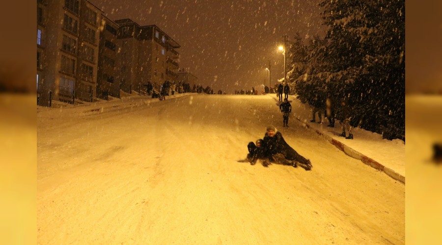 Kar'da kayarken kafasn arpt