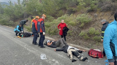 Yabanc� ��rencileri ta��yan minib�s �arampole u�tu: 17 yaral�