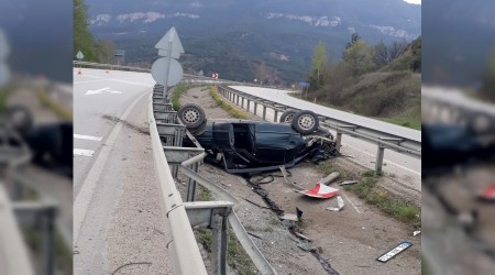 Yoldan kan otomobil takla atarak refje dt