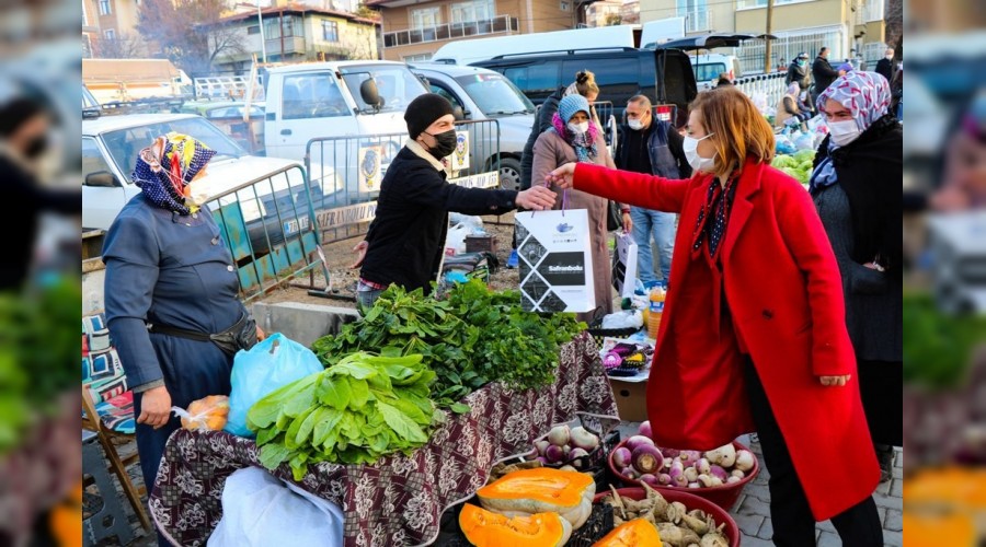 Bakan Kse pazarc esnafnn yeni yln kutlad