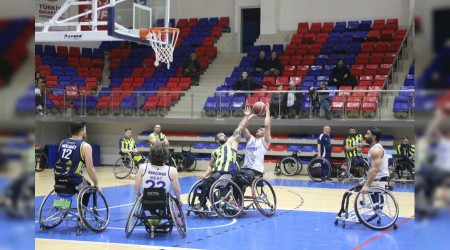 Karab�k Demir Kartal, sahas�nda Fenerbah�e'ye ma�lup oldu