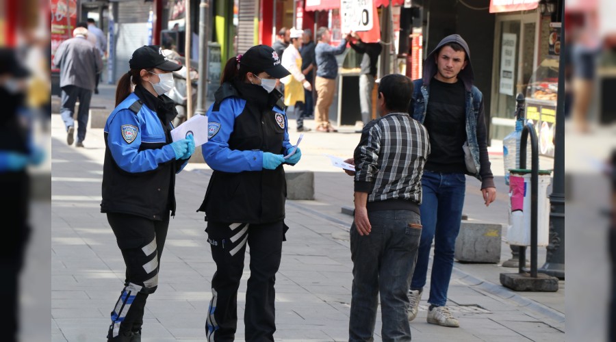 Karabk polisi hem Evde kal uyars yapt hem de bilgilendirdi