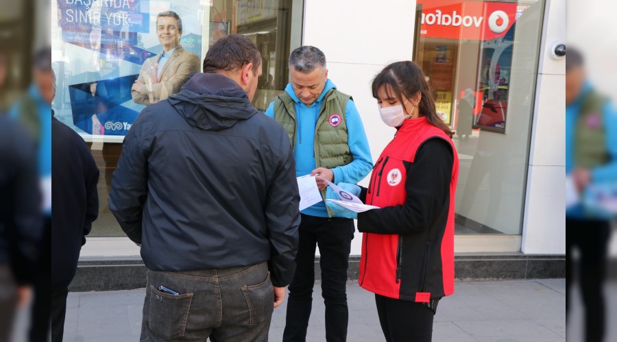 Karabk polisi hem Evde kal uyars yapt hem de bilgilendirdi