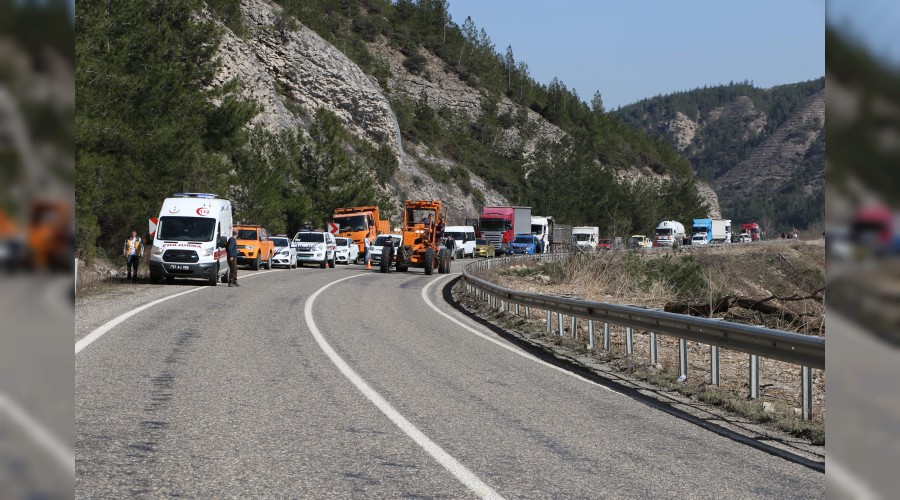 Karabk- Zonguldak kara yolunda heyelan