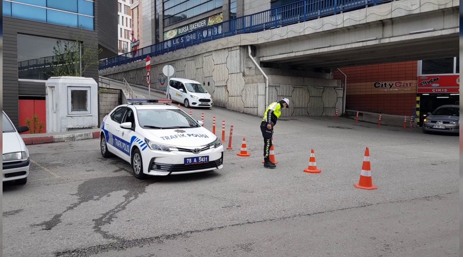 Karabkte baz cadde ve sokaklara ara park yasa getirildi