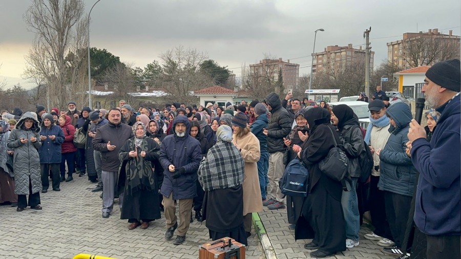 Karab�k�te ��renci, ��retmen ve veliler umre i�in yola ��kt�