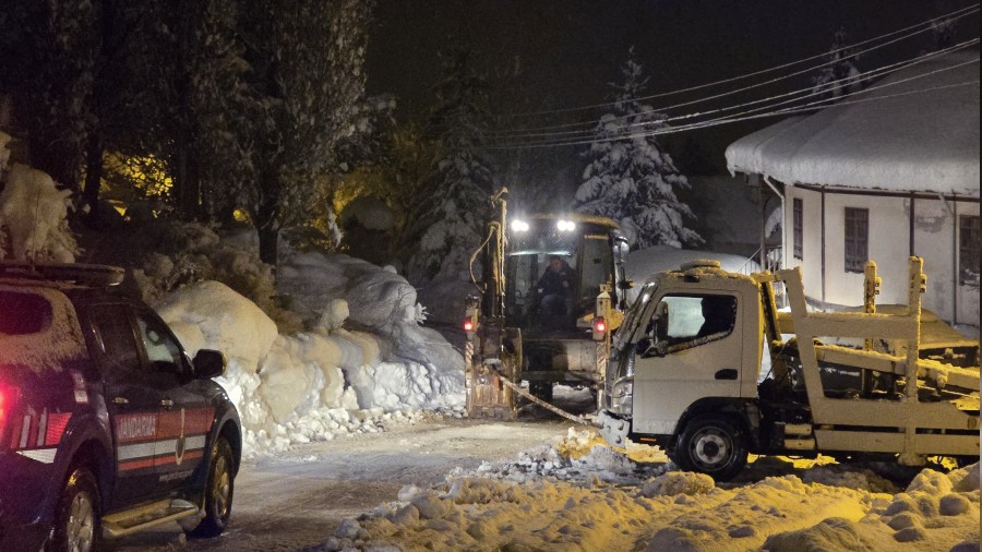 Karda mahsur kalan vatanda� kurtar�ld�