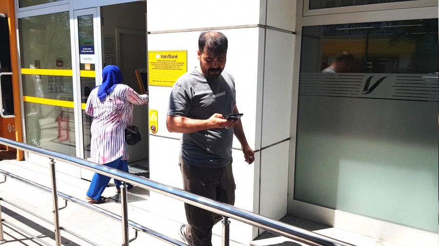 Kendisini arayan 'sahte polise' inand, bin 500 dolarndan oldu