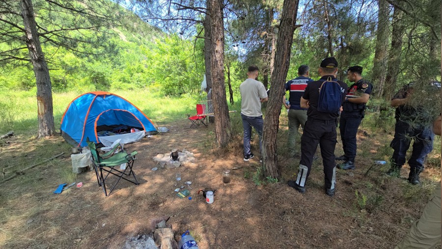Ormanda adr kurup kamp yapan retmen kayboldu