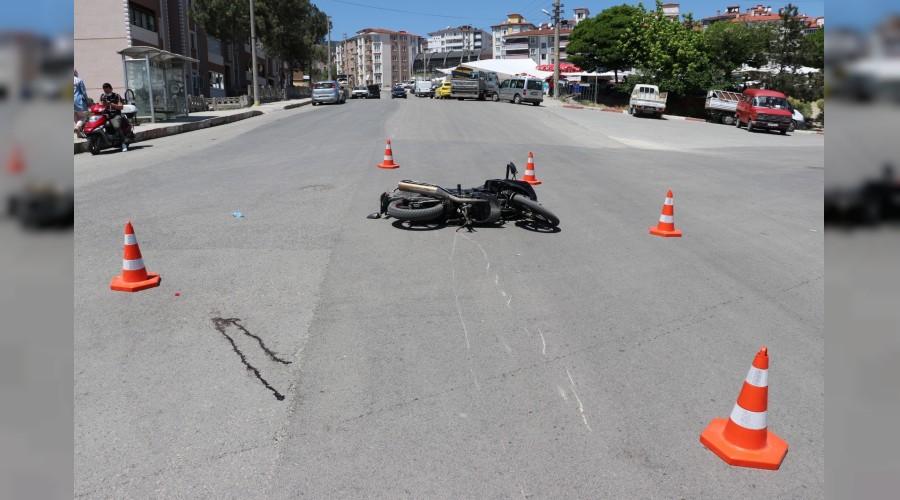 Polis memuru motosikletin devrilmesi sonucu yaraland