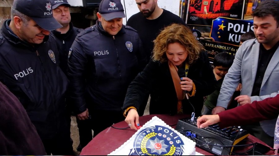 �hbara giden Polis ekiplerine s�rprizli kar��lama