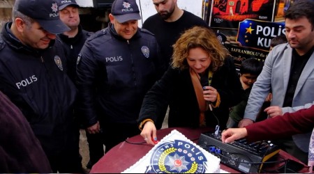 �hbara giden Polis ekiplerine s�rprizli kar��lama