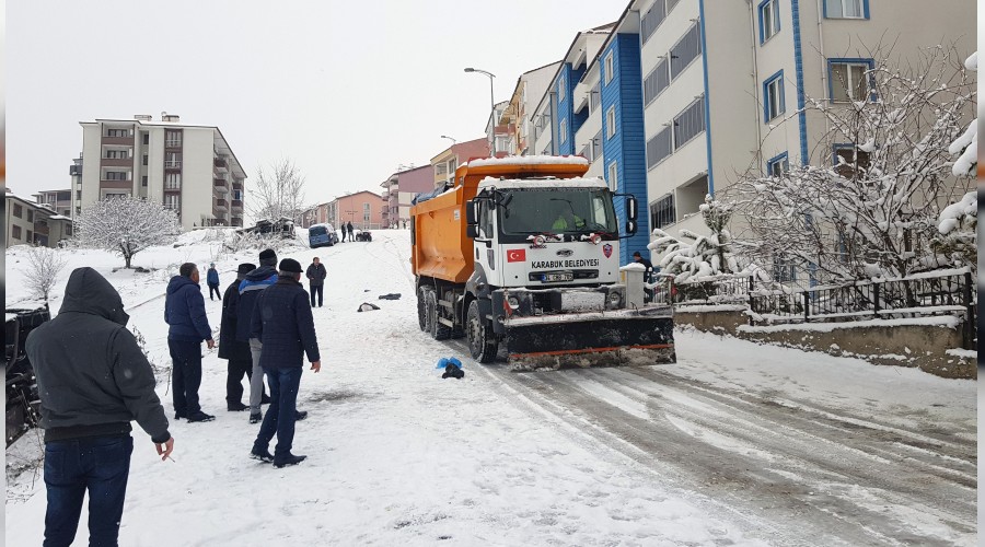 i servisi kayarak devrildi