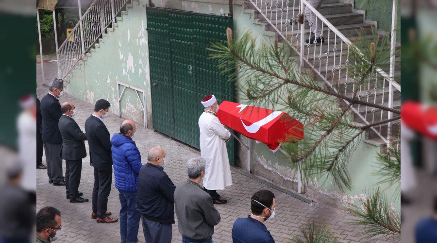 Kore gazisinin cenazesinde sosyal mesafe nlemi