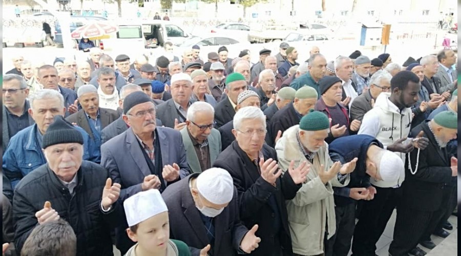 ehit Mehmetikler iin gyabi cenaze namaz klnd