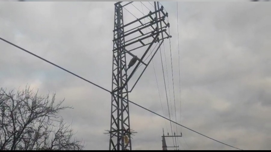 Elektrik ak�m�na kap�lan i��i hayat�n� kaybetti