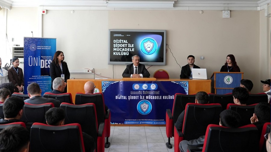 Lise ��rencilerine dijital fark�ndal�k semineri d�zenlendi