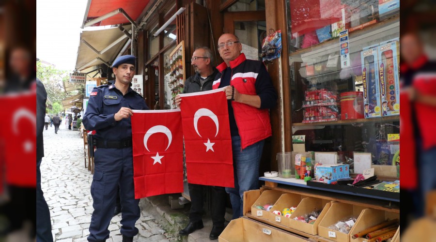 Osmanl kentinde Mehmetik'e destek iin Trk bayra datld