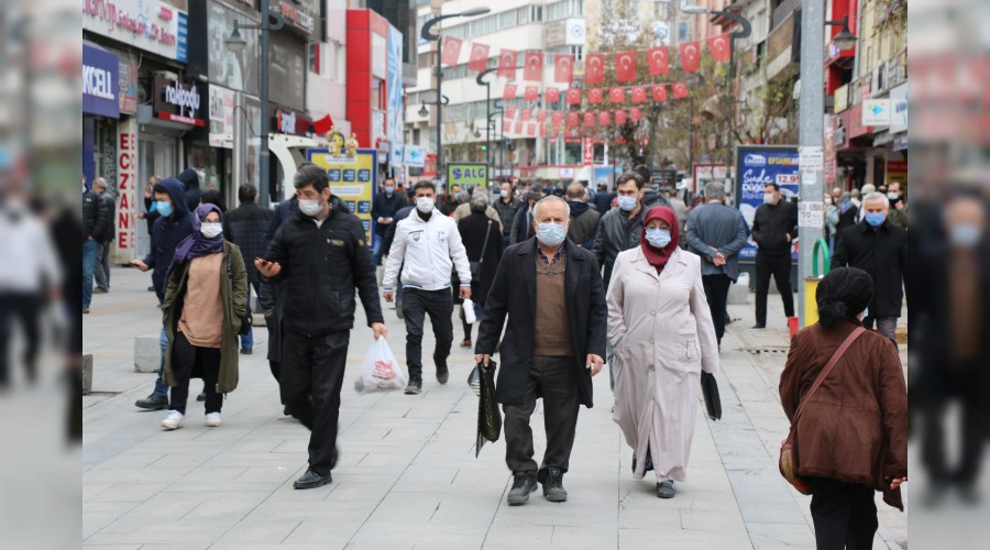 56 saatlik kstlamadan sonra halk gene caddeleri doldurdu