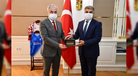 Hayrettin zta Vali Grel'i ziyaret etti