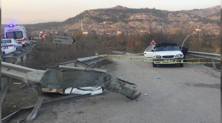 Karabk'te trafik kazas: 3 l, 2 yaral