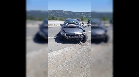 Otomobil, temizlik yapan kamyona arkadan arpt : 2 yaral 