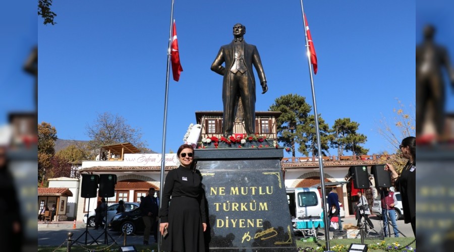 Safranbolu Kyii Meydan'nda Atatrk heykeli ald