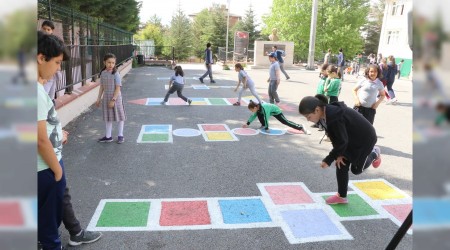 Safranbolu’da okul baheleri renciler iin renklendi 