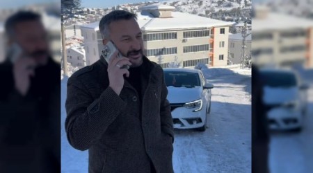 Ba�kan yolda kald�, kendini ele�tirdi