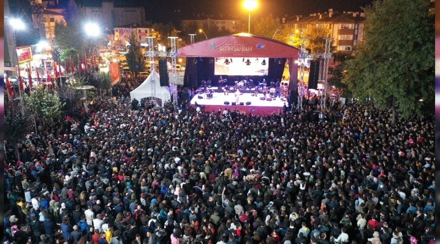 Altn Safran Festivali'nde Edip Akbayram rzgar esti