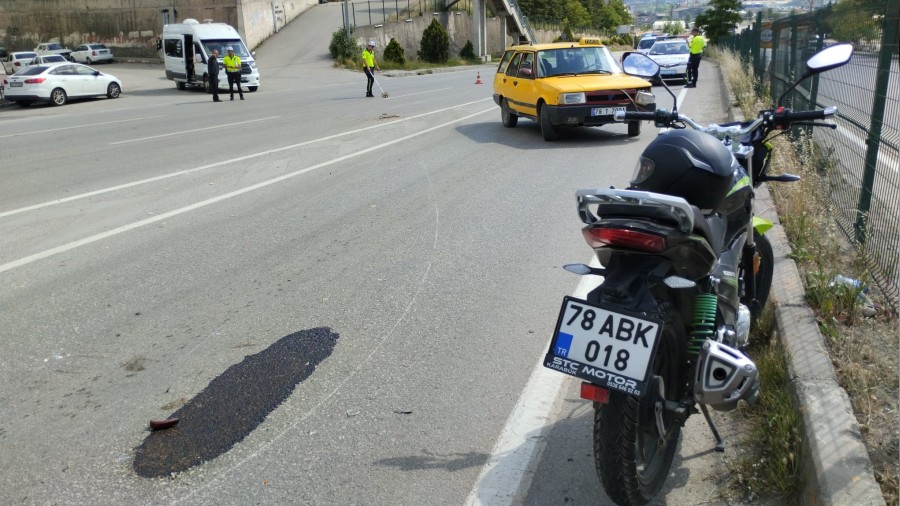 Ticari taksi motosikletle arpt: 1 yaral